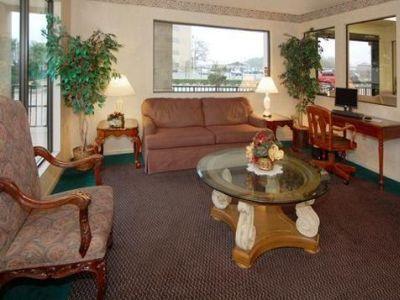 Hotel Rodeway & Hwy 290 Nw